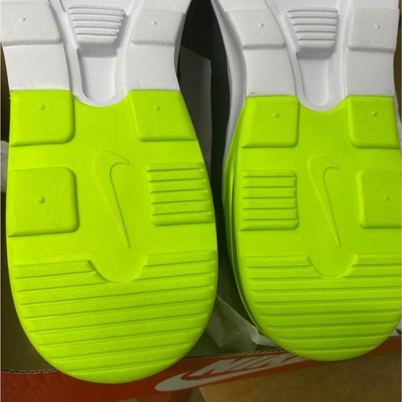 COPY - Nike Air Motion 2 - Picture 8 of 8